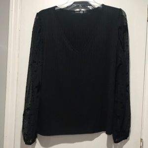 Ribbed star sleeve shirt